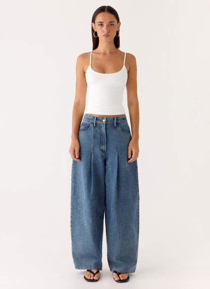 Zayn Pleated Jeans - Light Wash Blue